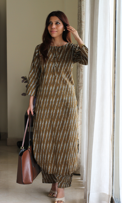 Desert Ikat Buttoned Kurta with Pintuck Pleated Pants