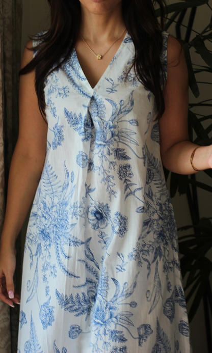 White & Blue Story Pleated B-neck Kurta & Pant