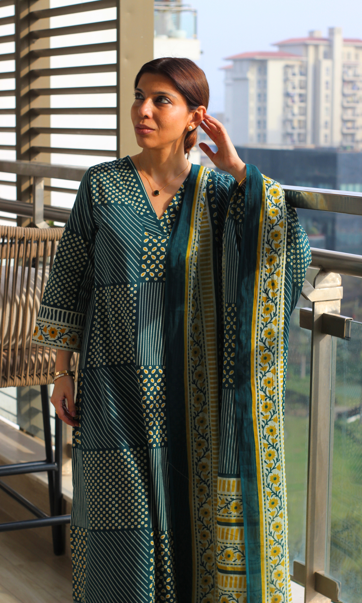 Green Checkered Printed Kurta , Dupatta & Cotton Pants