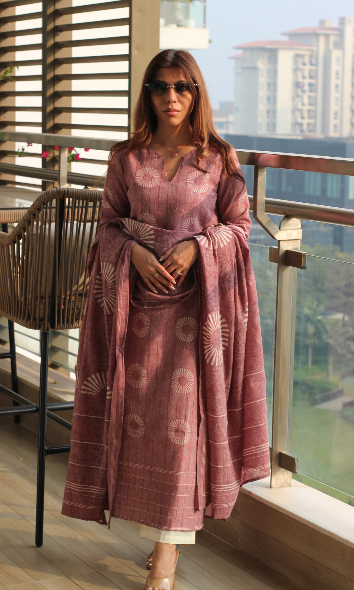 Duskmauve Linen Woven Lurex Printed Kurta, Dupatta & Cotton Pants
