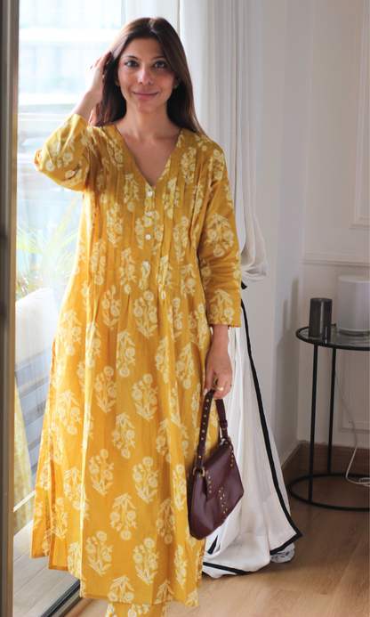 Sunshine Dabu Print Pleated Kurta & Pants
