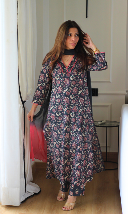 Shabnam Raat Block Print a kurta, Pant & Ombre Chiffon Dupatta