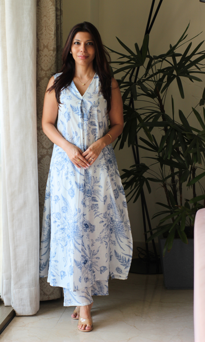 White & Blue Story Pleated B-neck Kurta & Pant