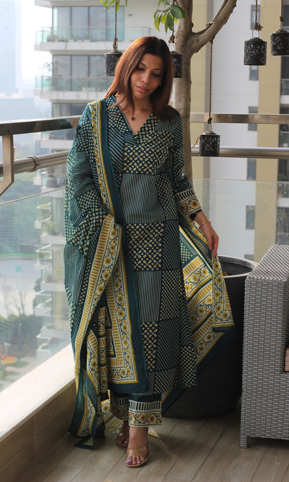 Green Checkered Printed Kurta , Dupatta & Cotton Pants