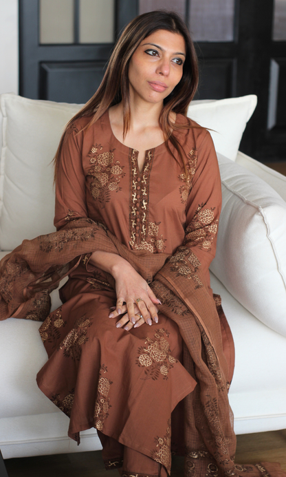 Cocoa Rangreza Gold Handblock Mughal Print Kurta, Cotton Pants & Kota Doria Dupatta
