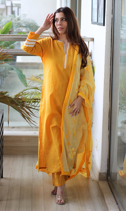 Mango Slub Laced Kurta, Pant & Mul Handpainted Dupatta
