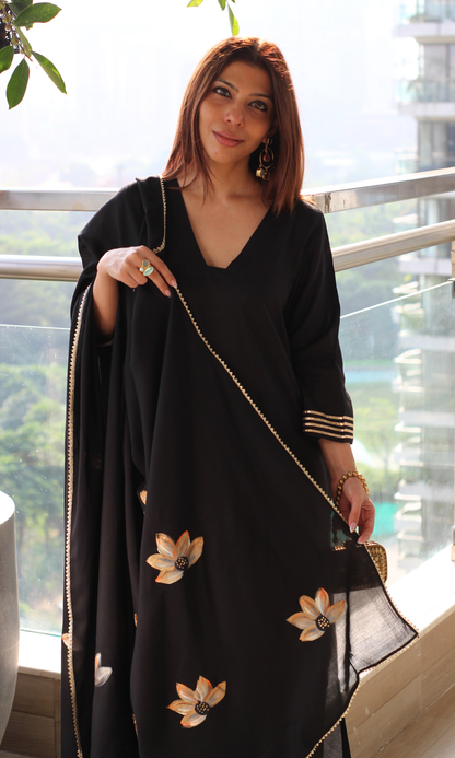 Kajal Sufiyana Muslin Silk Suit with Muslin Hand Brush Painted Dupatta