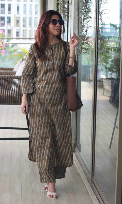 Desert Ikat Buttoned Kurta with Pintuck Pleated Pants