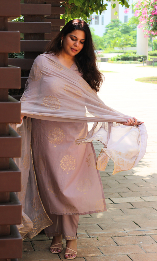 Dusty Lavender Gold Painted Kurta, Chiffon Dupatta & Cotton Pants