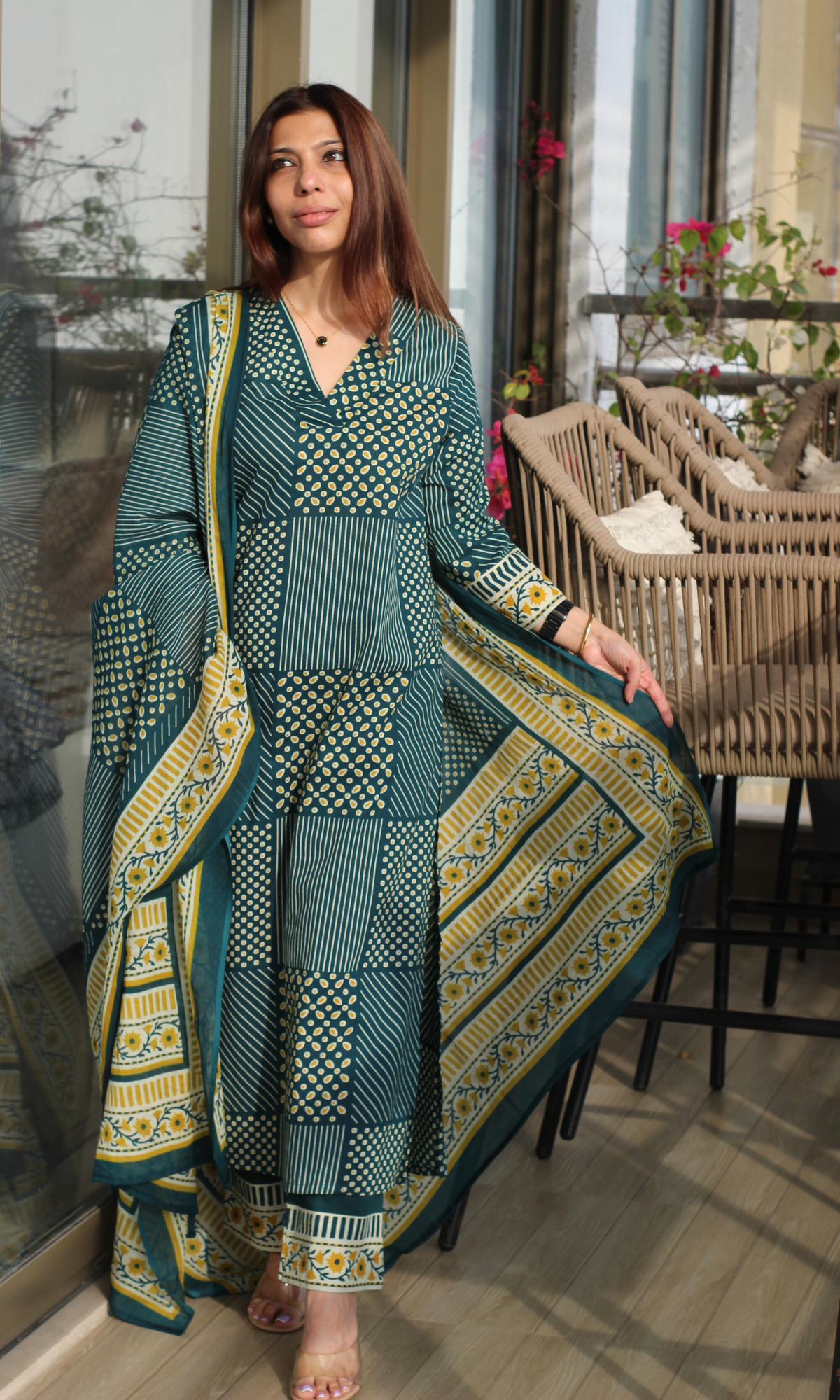 Green Checkered Printed Kurta , Dupatta & Cotton Pants