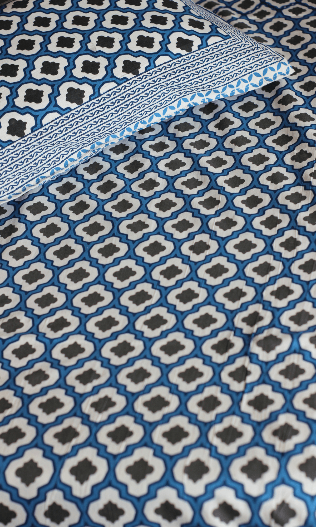 Cotton Block Printed Blue Mosaic King Size Bedsheet with 2 Pillow Covers - Baareeki