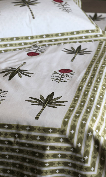 Cotton Block Printed Gulbahar King Size Bedsheet with 2 Pillow Covers - Baareeki