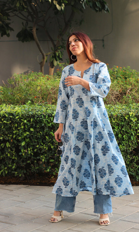 Cotton Gradient Blue Boota Kali Kurta - Baareeki