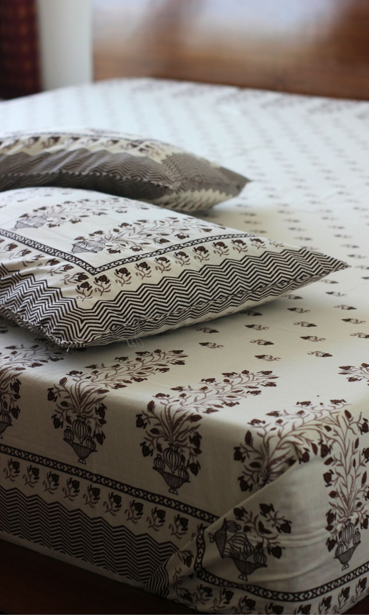 Cotton Off white & Brown Mughal Print King Size Bedsheet with 2 Pillow Covers - Baareeki