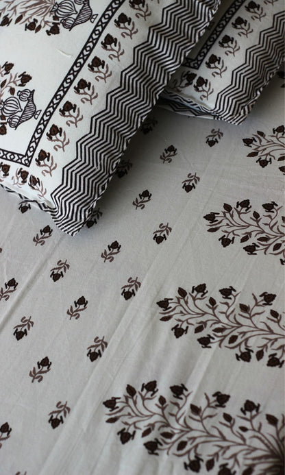 Cotton Off white & Brown Mughal Print King Size Bedsheet with 2 Pillow Covers - Baareeki