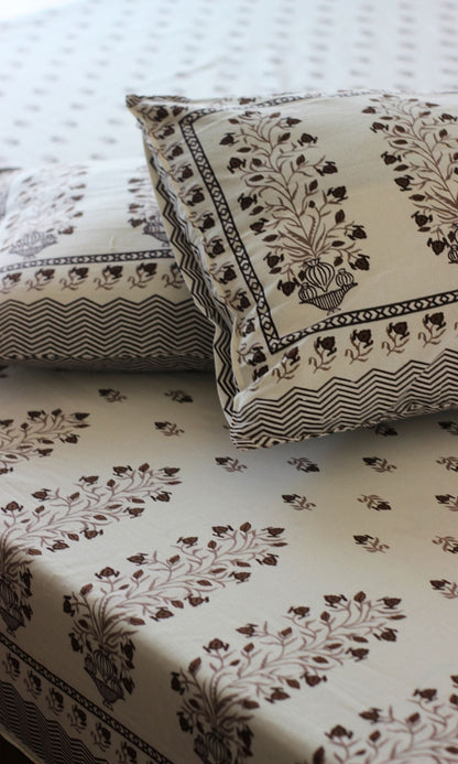 Cotton Off white & Brown Mughal Print King Size Bedsheet with 2 Pillow Covers - Baareeki