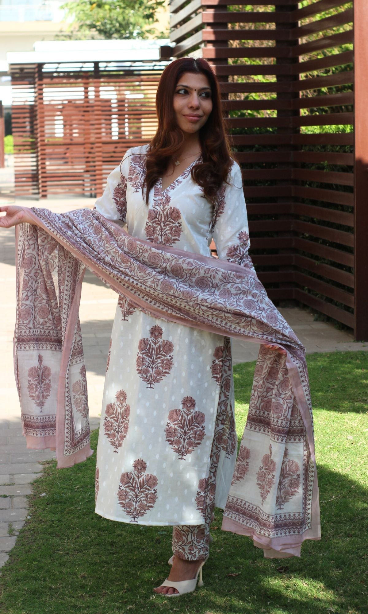 Cotton Textured Beige Mughal Print Suit Set with Printed Mul Dupatta - Baareeki