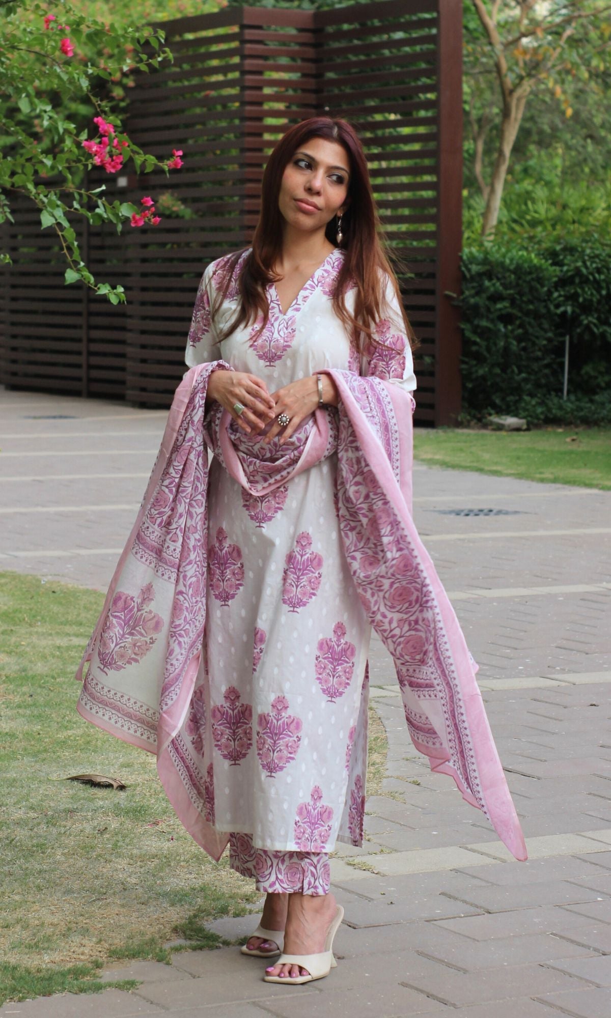 Cotton Textured Pink Mughal Print Suit Set with Printed Mul Dupatta - Baareeki