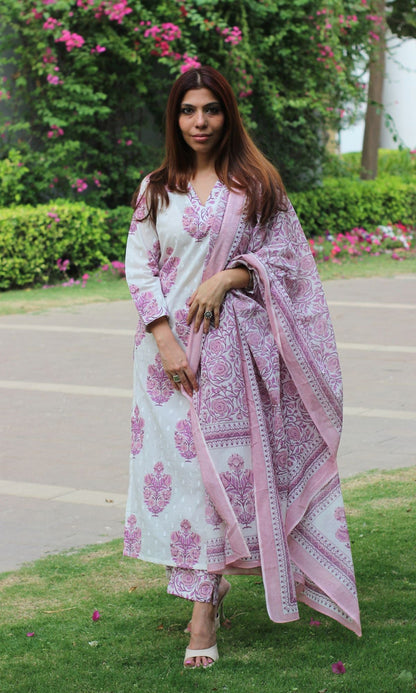 Cotton Textured Pink Mughal Print Suit Set with Printed Mul Dupatta - Baareeki