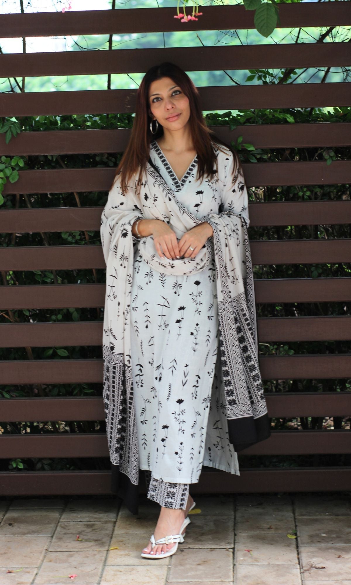 Cotton White & Black Leaf Petals Suit Set with Mul Printed Dupatta - Baareeki