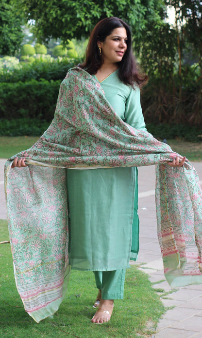 Chanderi Silk Green Kurta and Dupatta with Cotton Pants - Baareeki