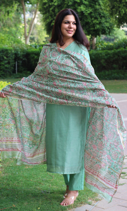 Chanderi Silk Green Kurta and Dupatta with Cotton Pants - Baareeki