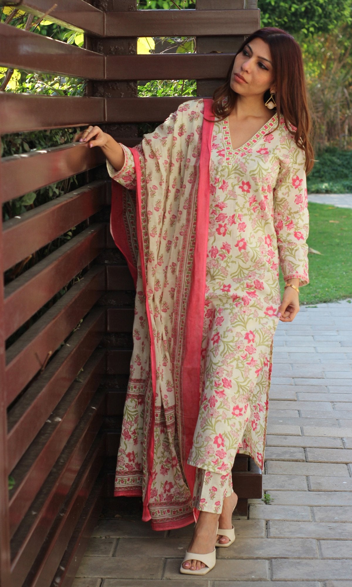 Cotton Sanganeri Off White & Pink Suit Set with Printed Dupatta - Baareeki