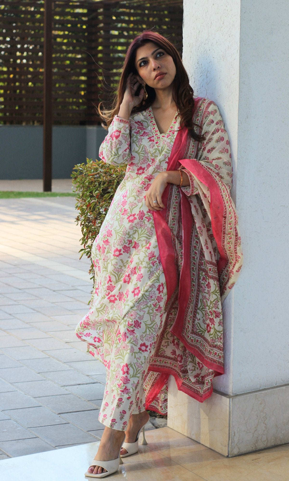 Cotton Sanganeri Off White & Pink Suit Set with Printed Dupatta - Baareeki